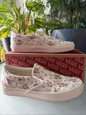 Vans Women's Slip-On Sneakers - Vintage Floral Marshmallow